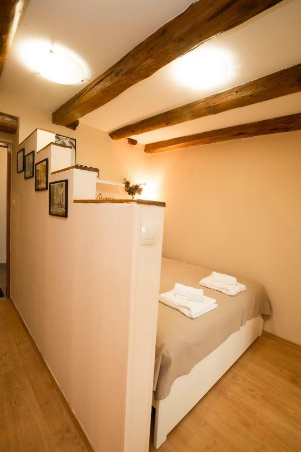 Studio Apartments Malu Pula Ngoại thất bức ảnh